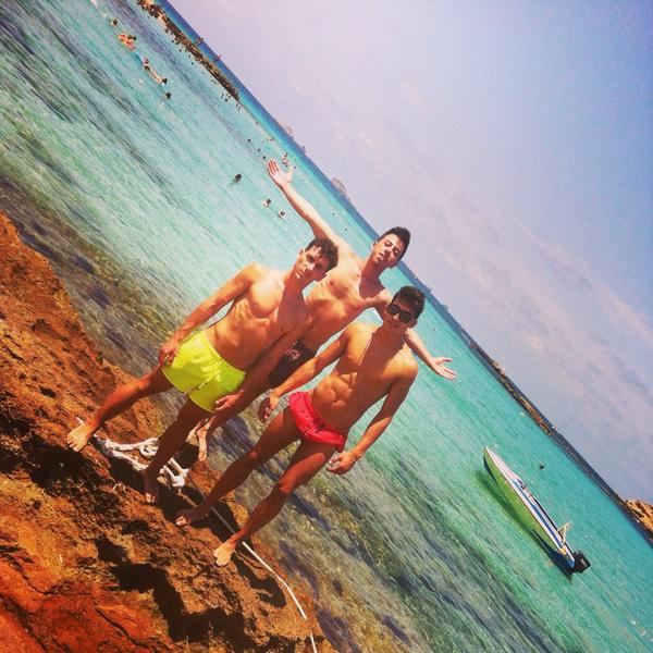 jorge_BurCla's tweet photo. Recordando momentos únicos!!!!  🙉🙉🙉🙉@alejandro_anna  @XemiRubio IBIZA '14 http://t.co/TTl08pCrzO
