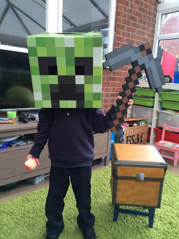 SamBaileyREAL's tweet photo. Tom loves his creeper head and axe!! #minecraft http://t.co/5mIPDIQGYp