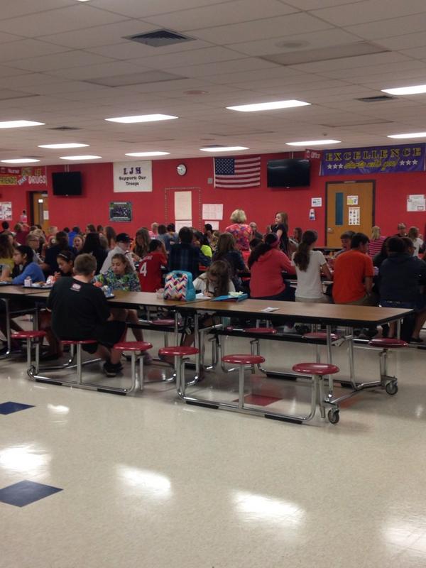 RKeeten's tweet photo. A lunch! #teamljh #pcscin #INelearn http://t.co/HtdmTAzsa3