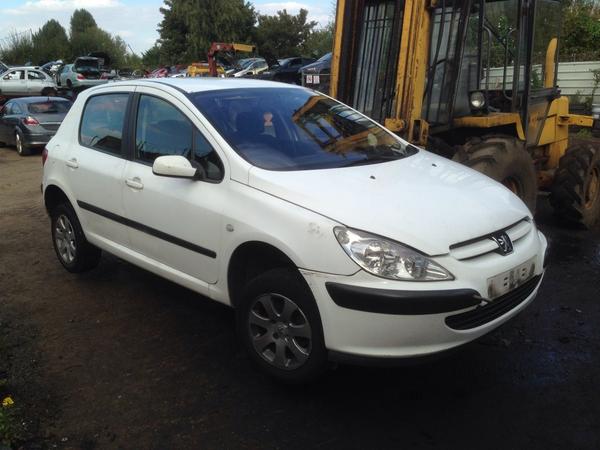 NvdCars's tweet photo. Breaking 2002 307 1.9 HDI #nvd #peugeot http://t.co/PiexQUTJIL