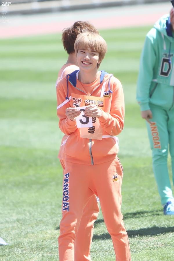 falling9393's tweet photo. 130903 MBC 아육대 #성종 #22ndJJONGday 22pics http://t.co/nFn9tSgpoD http://t.co/mOVdazHR7y