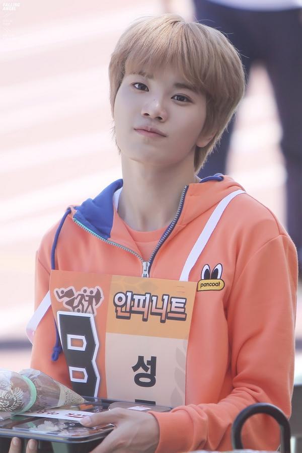 falling9393's tweet photo. 130903 MBC 아육대 #성종 #22ndJJONGday 22pics http://t.co/nFn9tSgpoD http://t.co/mOVdazHR7y