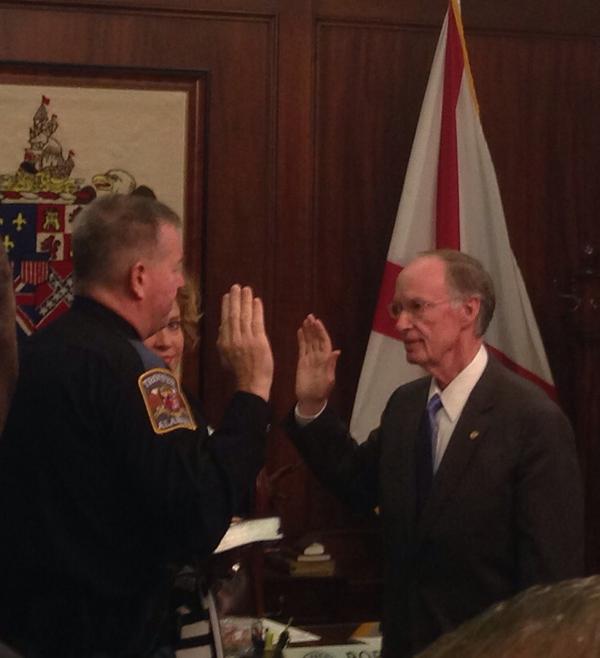 ALEAprotects's tweet photo. Gov. Bentley swears in Lt. Col. Jack Clark as Assistant Director of DPS #ALEADPS http://t.co/AXyzoOTq0l