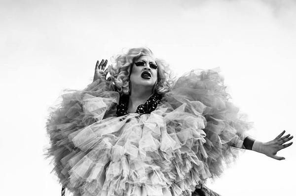 BarStout's tweet photo. Heb jij al tickets à €5,- voor de Lady Galore Dragqueen Show op vrijdag 12 september a.s. Vol=Vol #dragqeen http://t.co/HWGqLxeB73