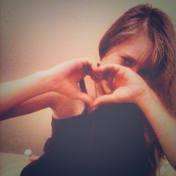 Oneyeargoals's tweet photo. So just know even if I go through my own struggles, if anyone ever needs to talk, Ill give you my kik. This is me <3 http://t.co/NYDVfeH7h6