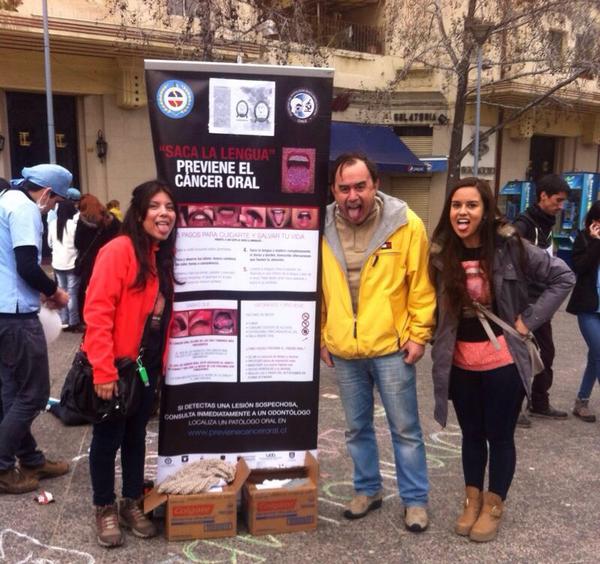 arayasalasc's tweet photo. @DoctorAcuna #previenecanceroral pocas veces los odontólogos unidos por la misma causa ! http://t.co/2X009JVtI4