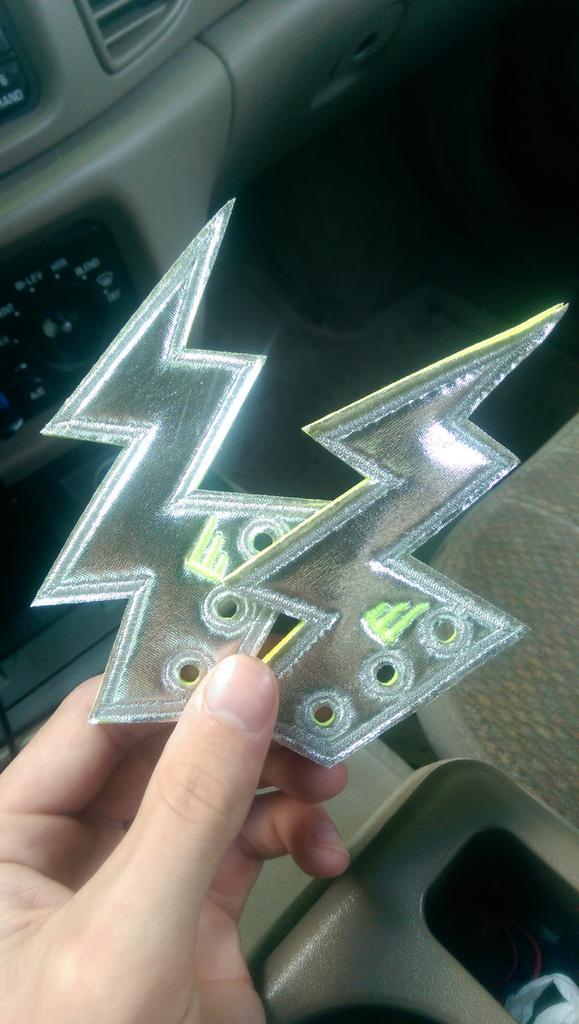 whatisntnormal's tweet photo. @A_Buc15 I have the perfect thing for you, found em laying around #FlashFoReal #TheyYours http://t.co/Z0D5WVcf3S