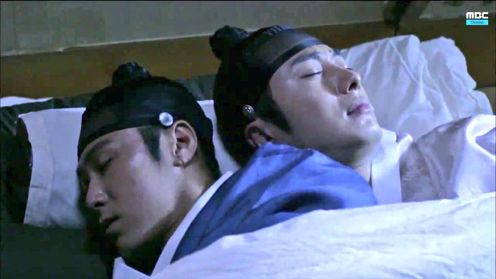 BwilUkxCIAEo0IL.jpg:large