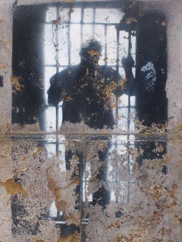 Graffiti am kleinen Schlossplatz - gefangen in Stuttgart #Stuttgarttweets