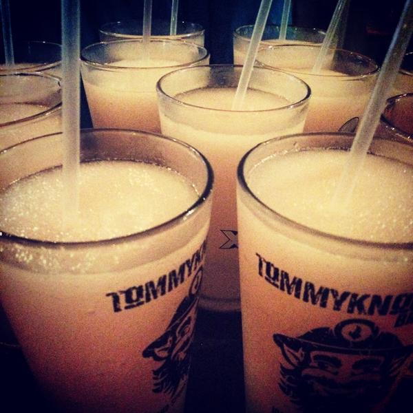 bungalowbarny's tweet photo. this crew is doin it right π #postlaborday #pinklemonades #hangovercure #followmetobungi http://t.co/qlPpZpb0yd