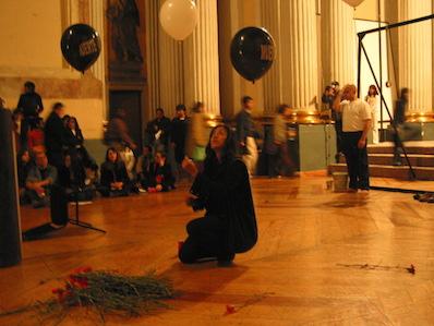 cdxt's tweet image. La relación muerte-vida es una constante en el trabajo artístico de Elvira Santamaría, presente en esta pieza de 2005