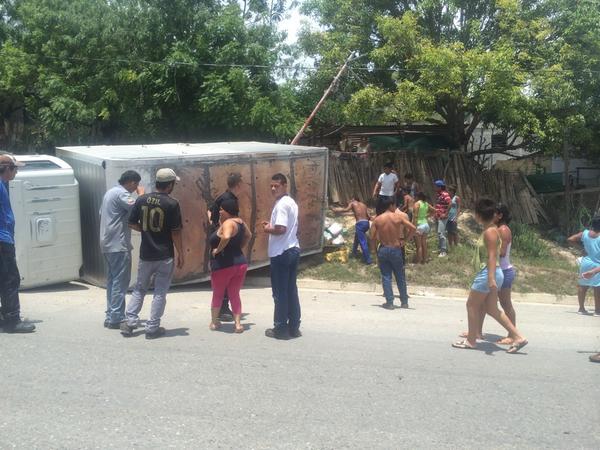 ajperformancepr's tweet image. volteaado canion pastas capri en la zona inds 2 por la salida de la circu sin frenos #barquisimeto @trafficlara