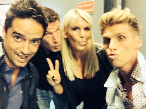 a_lemaitre's tweet photo. Live ! @B_Castaldi ils entrent maintenant dans la maison @benoitbdb @Amelie_Officiel les images demain à 18h15 ! #ss8 http://t.co/MBYJcw7Xt7