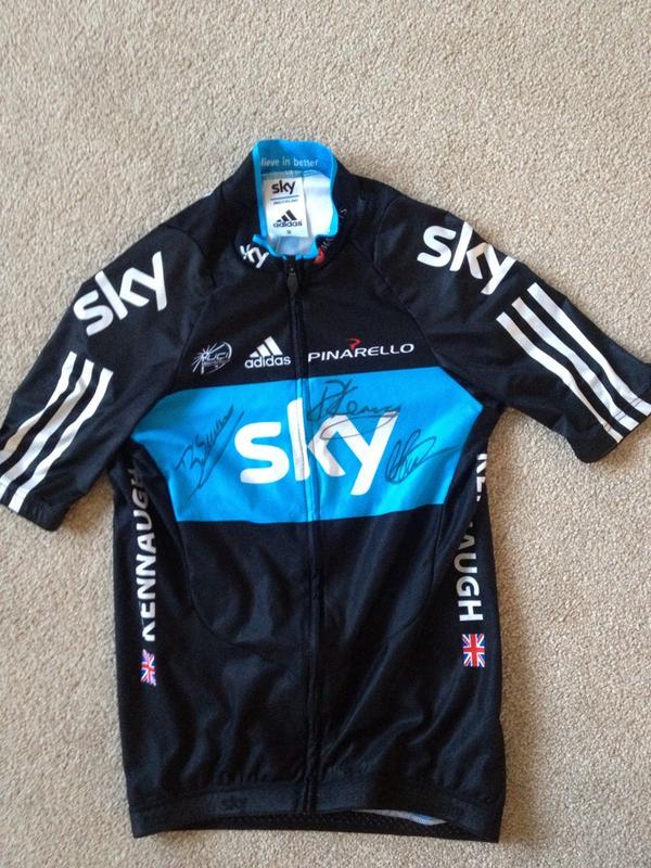 1/2 Want to win a Team Sky jersey signed by <a href="/swiftybswift/">Ben Swift</a> <a href="/LukeRowe1990/">Luke Rowe</a> <a href="/Petekennaugh/">Peter kennaugh</a>? Retweet and follow to enter.
