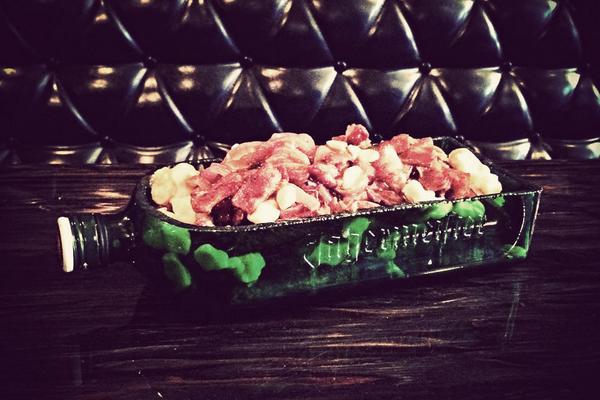 Bacon sushi. Bacon drinks. And baconized poutine in a Jägermeister bottle. Brutus in Montreal.
gallivant.com/scarf/brutus/