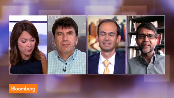 droneblog's tweet photo. VIDEO: Vijay Kumar, @pkedrosky and @dronelaws discussed Google's drone project http://t.co/NXoABk1Fd9 #drones http://t.co/PtCnoEzxOy