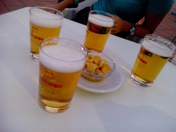 Abrelosojos___'s tweet photo. @1pokitodemimapa  @lapequevelin @araceli_12290  después de un duro día de trabajo...que fresquita!!!xD http://t.co/YezryKCcpX