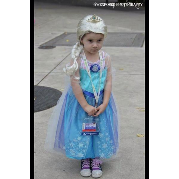 NWEXPOSED's tweet photo. #Daughter as #Disney #Frozen #QueenElsa @kumoricon #LaborDayWeekend2014 http://t.co/JXLnhSBfYE