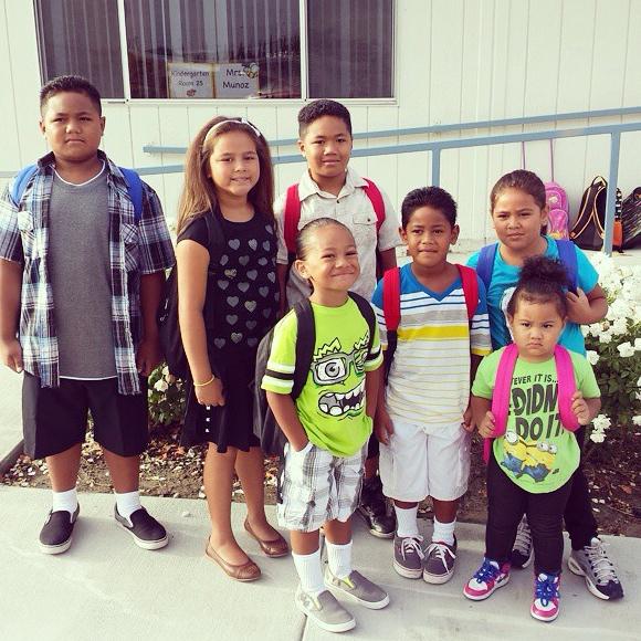 TEE_JONEZ's tweet photo. Bruhh I feel bad for they principal 😂😂 jkjk. Lil nieces and nephews first day of school. #GilbertElementary #OC http://t.co/U2njQlORs5