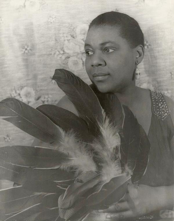 bi0123's tweet photo. "@Ms_Golightly: #BessieSmith #TheEmpressOfBlues by #CarlVanVechten http://t.co/svq7jSJ9pV"
