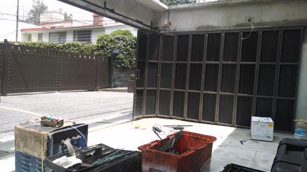 trix_puertas's tweet photo. Instalando :) @PolancoLomas @LaNapolesDF http://t.co/3gEoq5pDlJ