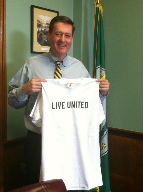 TimGarvinUW's tweet photo. Worcester City Manager #EdAugustus ready for our @UnitedWayofCM Day of Caring Sept. 10 @TweetWorcester @UnitedWay http://t.co/zMyuDhaka4