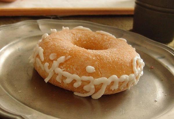 Frikimalismo's tweet photo. 1 donut para gobernarlos a todos.1 donut para encontrarlos,
1 donut para atraerlos a todos y atarlos en las tinieblas http://t.co/8mlmKMSLgu