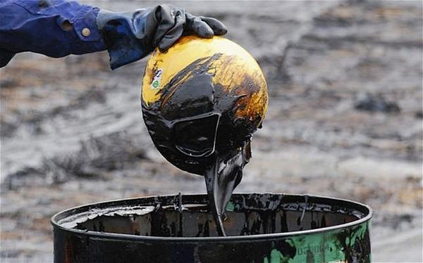 commodst's tweet image. Shell puts pressure on Obama to end 40-year oil export ban fw.to/0YfNyHN (Pic : Reuters) http://t.co/AaQwZtmDMa”