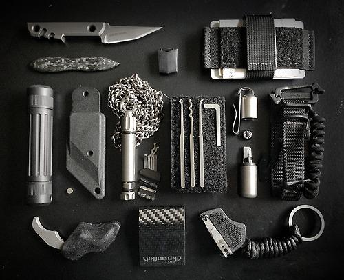 RPGBSS_'s tweet image. voici votre equipement, espions. (1/3)