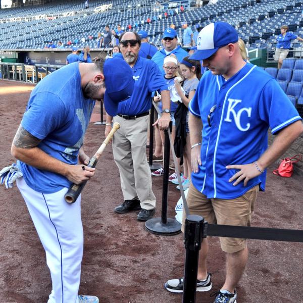 Royals's tweet photo. Moose also stopped by and gifted @bustagrimes10 with his bat. #royalswinfortim http://t.co/4IeFyUW3Vy