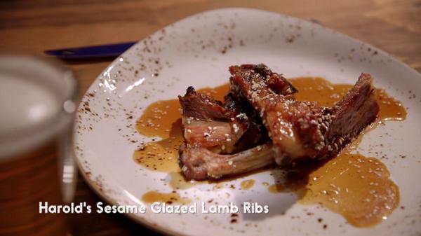 KnifeFightESQ's tweet photo. .@ChefHaroldMoore presents his first dish to the judges, sweet &amp; succulent sesame-glazed lamb ribs. #KnifeFight http://t.co/1GEmTZ7dAc