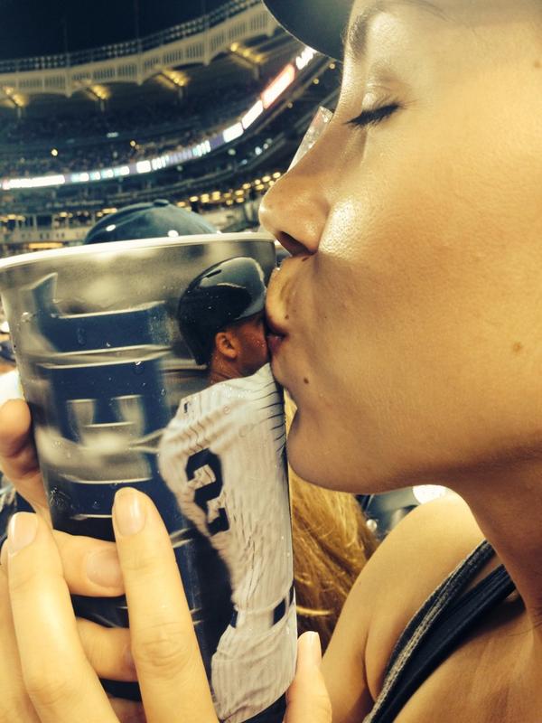 ShenanigansWpg's tweet photo. #Jeter #RE2PECT http://t.co/QSE8p7UNCz