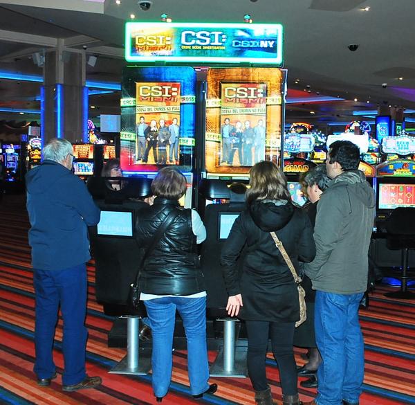 marinadelsol_'s tweet photo. 2 nuevas maquinas de juego han arribado a Casino @marinadelsol_ son máquinas de $5 y están esperando por ti. http://t.co/A1LrRi80pS