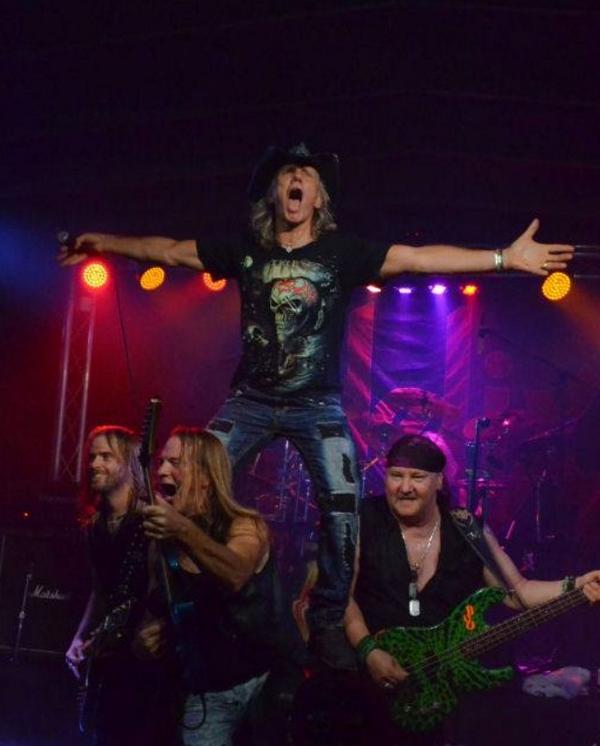 helixtheband's tweet photo. #CambridgeFallFair this Saturday with #TeenageHead
Follow the Facebook event page here..
https://t.co/211v7h6QrF http://t.co/4VxlxmGF7h