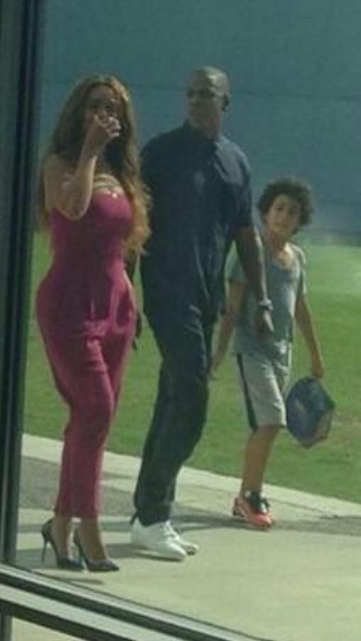 wearingnomakeup's tweet photo. Beyoncé, Jay-Z and Blue Ivy http://t.co/gwEdGkkYBY
