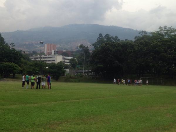 First session with over 50 <a href="/UdeA/">Universidad de Antioquia</a> sport students. Rugby led by our <a href="/Carnegie_Sport/">Carnegie School of Sport</a> students #DePaisEnPais2014