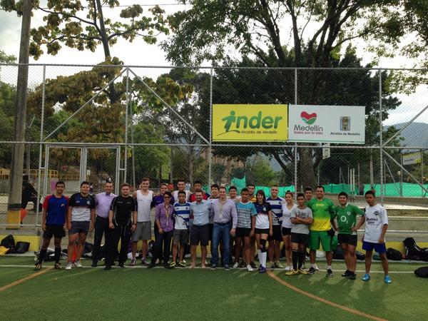 Great to meet Sandra and her team <a href="/INDERMEDELLIN/">Inder Medellín</a> to support some rugby training <a href="/leedsmet/">Leeds Met</a> #DePaisEnPais2014