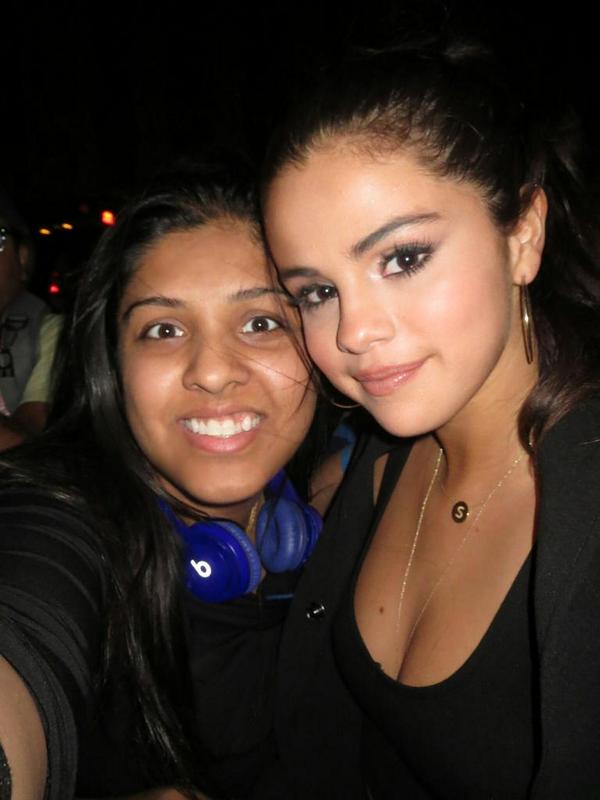 ZaaraParveen's tweet photo. @selenagomez and I reunited after sooo long <3 <3 <3 my babyy feels soo good love you girll ♡♡♡ http://t.co/qchjDr6wlx