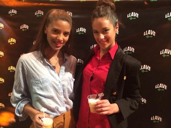 llave1867's tweet photo. @TainaLaurinoF &amp; @Carlitagulin tomando un #DapperLlave!! #elvipdeLlave @albfun @ginebrallave http://t.co/d11yY1y2KH