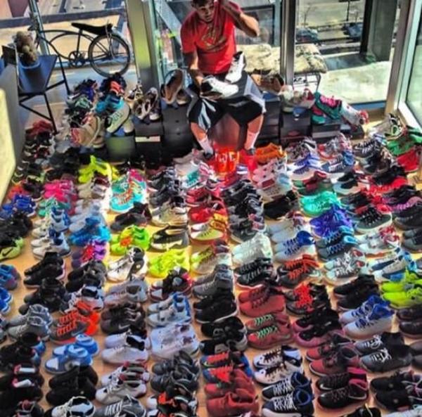 SneakerPics23's tweet photo. Goals http://t.co/jE4EtVyJqk