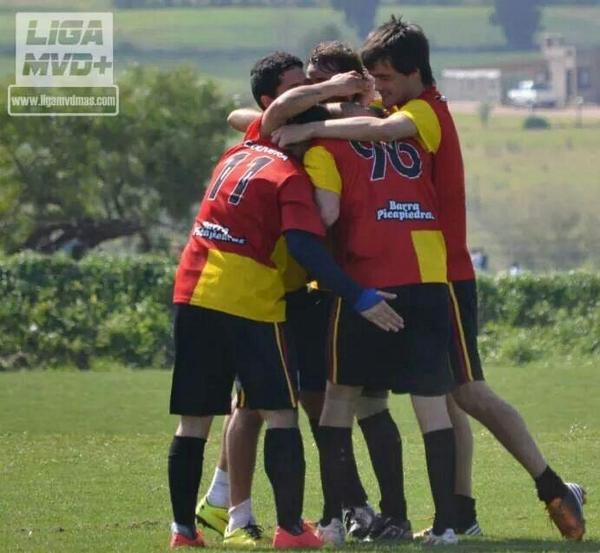 Picapiedras_DF's tweet photo. Para los que dicen que el equipo está divido. Un plantel cariñoso
#PicapiedrasMimoso
#ElCabaretdelPica http://t.co/xS0ioW6aNW