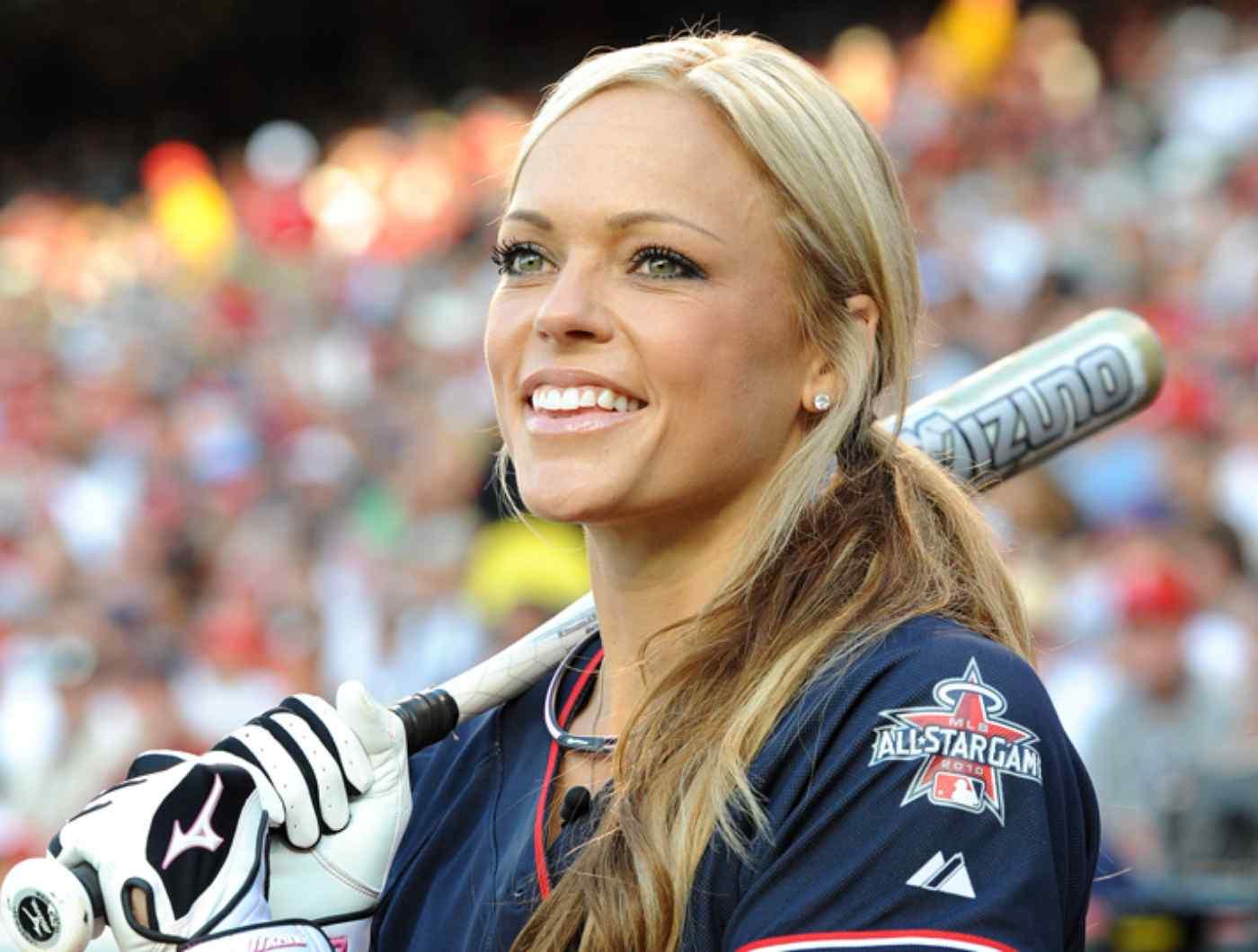 Happy Birthday to Jennie Finch, who turns 34 today! 