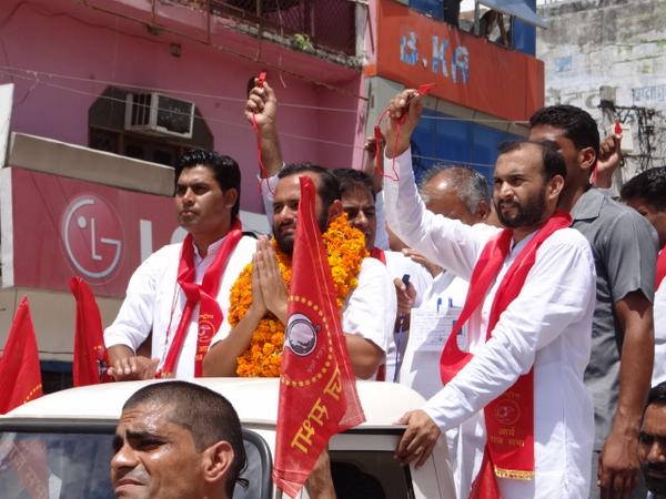 Rastriya arya raj sabha nai bijanaor me kiya road sow.......