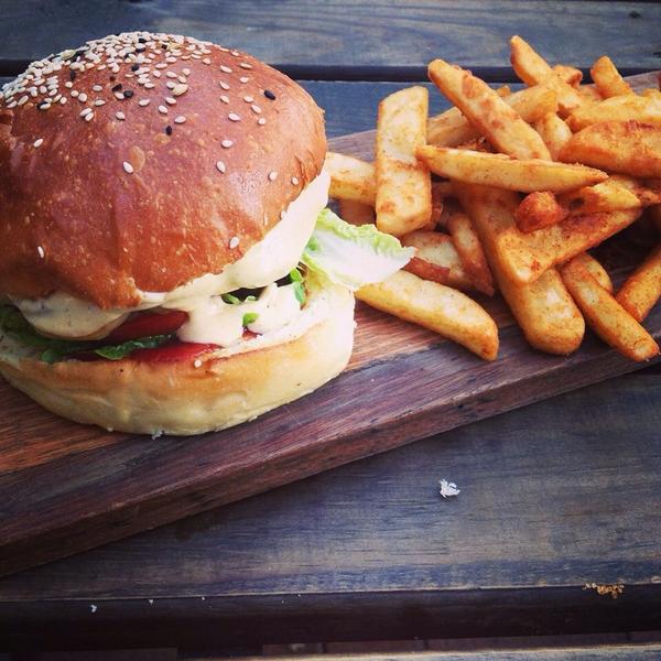 THE FILTHY!
Mustard fried beef, jack cheddar, B.EAST chilli paste, pickled onion, tomato, lettuce &amp; jalapeno aioli.