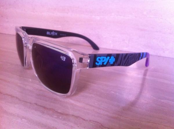 gafasdeverano's tweet photo. HASTA FERIAS!! Oferta 3x4!! mezclalas como quieras, más de 80 modelos distintos. 4 gafas por solo 30€. LIQUIDACION!! http://t.co/Z2nDZrG5AK