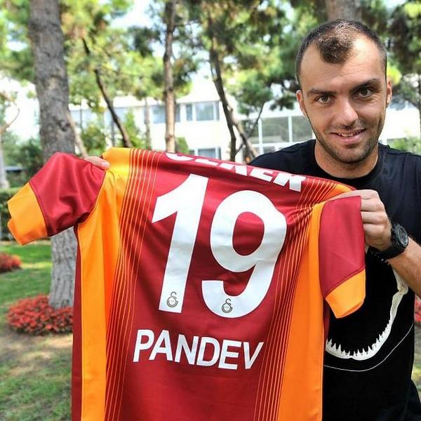 Goran Pandev presented as a Galatasaray player