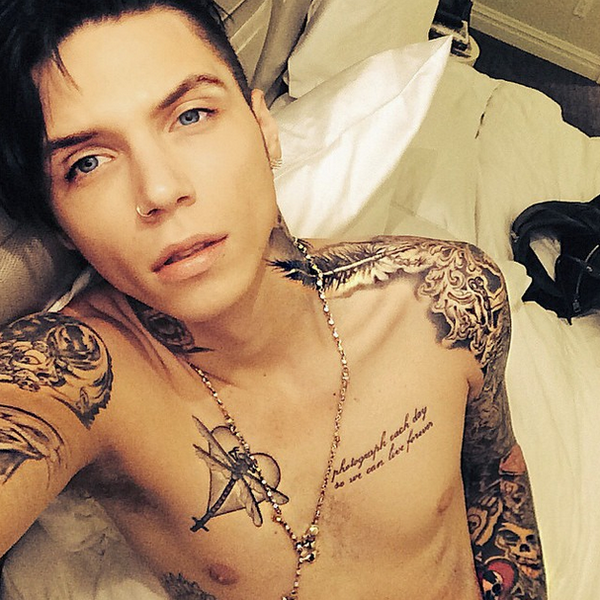 Nataly_Black_'s tweet photo. WOW! ♥.♥ #andybiersack #andybvb #andrewbvb #andrewbeirsack #Andy #BlackVeilBrides #BVB4 #BVBArmy #BlackVeil http://t.co/dHvMGMgn0O