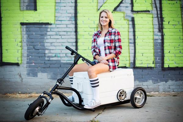 Check de <a href="/Kreweser/">Kreweser</a>! Een #trike, #koelbox en WiFi sound system in één! Wie gaat er mee naar het #strand? #wish