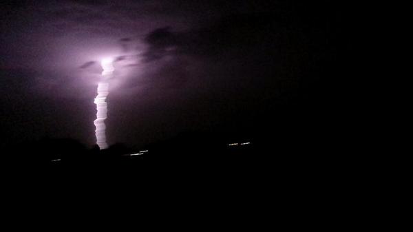 ToniLopezDeejay's tweet photo. @AlmansaEmerg fotos del tornado iluminado http://t.co/6aRFYNfnrA