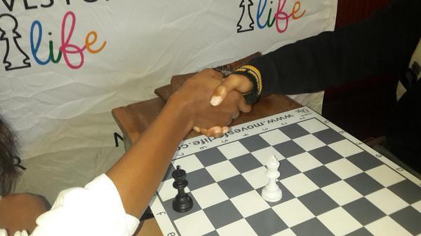AshantiKabanga's tweet photo. These little ones r excellent chess teachers.they've been taught well thnks to @TsogoSun #movesforlife @missearth_sa http://t.co/VZp7yJpT5B